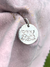 Load image into Gallery viewer, Custom Pet Portrait Pendant Necklace