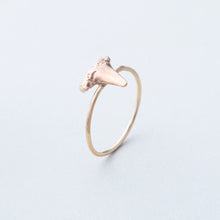Load image into Gallery viewer, Shark Tooth Ring