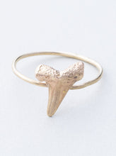 Load image into Gallery viewer, Shark Tooth Ring