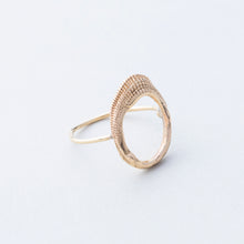 Load image into Gallery viewer, Oval Shell Ring