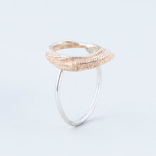 Load image into Gallery viewer, Oval Shell Ring