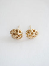 Load image into Gallery viewer, Coral &amp; Ruby Stud earrings
