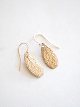 Load image into Gallery viewer, Delicate Leaf Dangling Earrings
