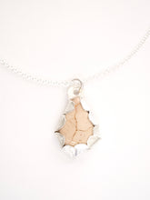 Load image into Gallery viewer, Agate and Silver Scalloped Pendant
