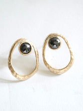 Load image into Gallery viewer, Black Diamond Oval Seashell Earrings
