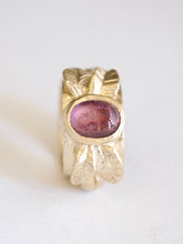 Load image into Gallery viewer, Pink Sapphire Leaf Ring
