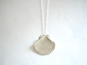 Scallop Shell Pendant in Silver