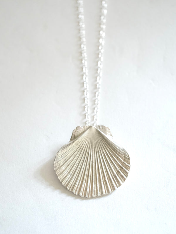 Scallop Shell Pendant in Silver