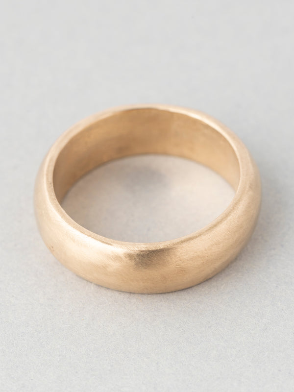 Classic Men's Wedding Band in Gold